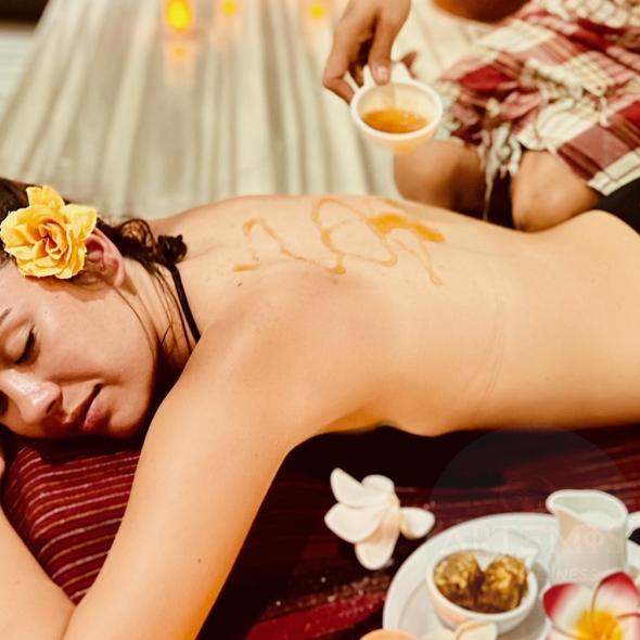 Honey and Milk & Foam Massage
